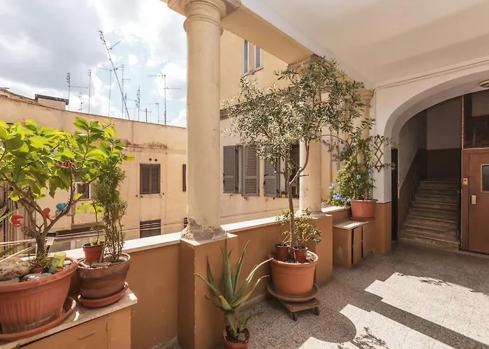 The New St. Peter's Little Stone Appartement